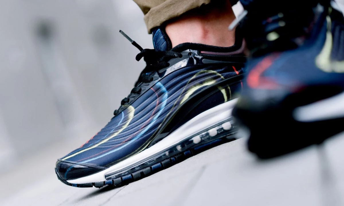 Nike WMNS Air Max Deluxe Black Dead Stock