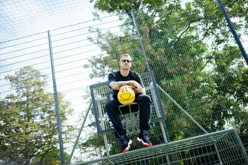 Air Jordan Future BRED - on feet
