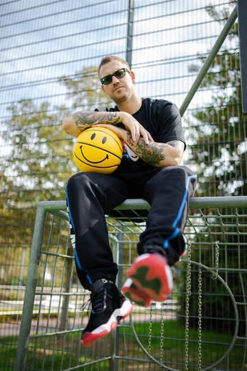 Air Jordan Future BRED - on feet