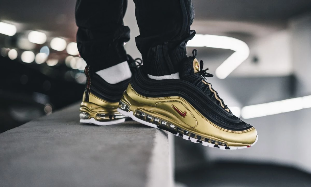 Air max 97 qs black gold on sale