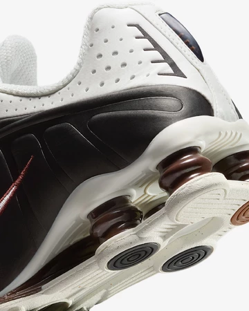 Nike Shox R4 Sail Fauna Brown Detail Ferse