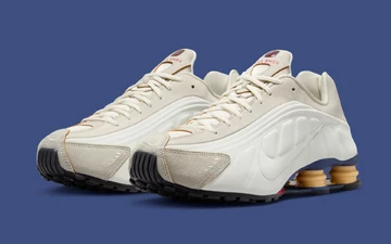 Nike Shox R4 Phantom Paar schräg seitlich