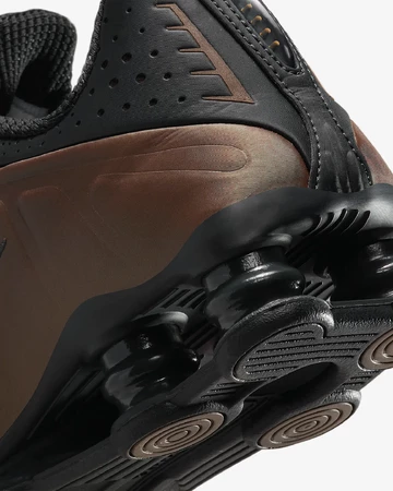 Nike Shox R4 Off Noir Detailbild
