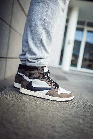 Nike Run Vest x Travis Scott Jordan 1 - Outfit