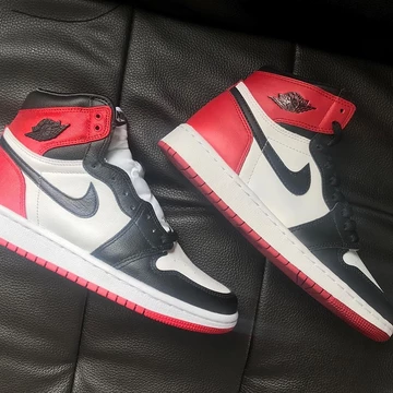 Air Jordan 1 Black Toe Satin - a first Look