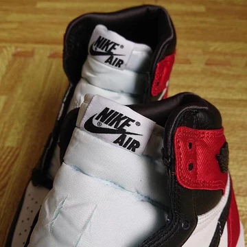 Air Jordan 1 Black Toe Satin - a first Look