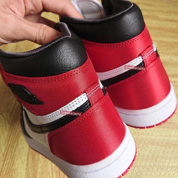 Air Jordan 1 Black Toe Satin - a first Look