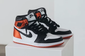 Nike Air Jordan 1 Satin Black Toe