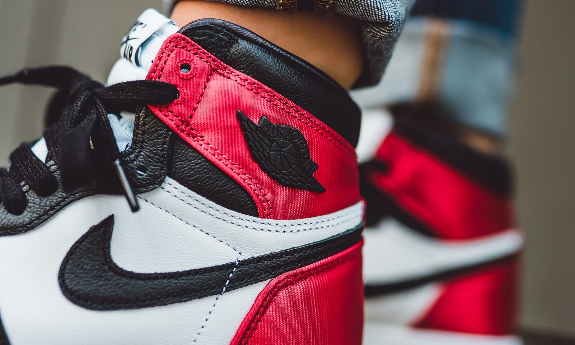 Jordan 1s satin black toe best sale