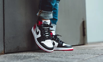 Nike WMNS Air Jordan 1 Satin Black Toe