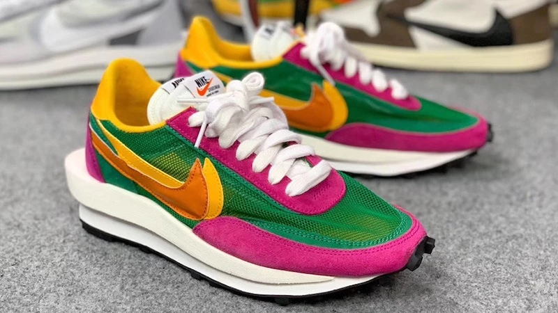 Sacai x Nike LDV Waffle Green Pink Dead Stock