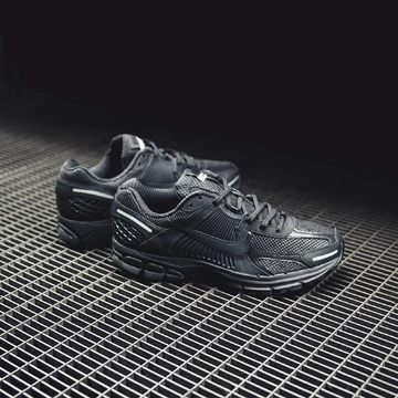 Nike Zoom Vomero 5 - NICE PRICE!