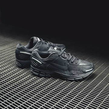 Nike Zoom Vomero 5 - NICE PRICE!
