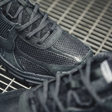 Nike Zoom Vomero 5 - NICE PRICE!