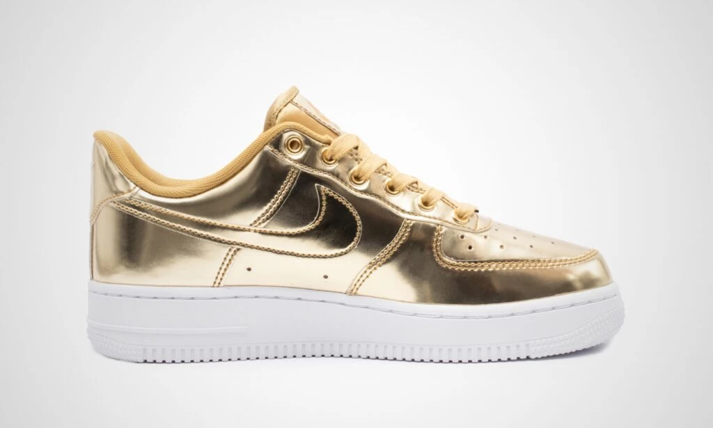 Nike WMNS Air Force 1 SP Metallic Gold CQ6566-700 | Dead Stock