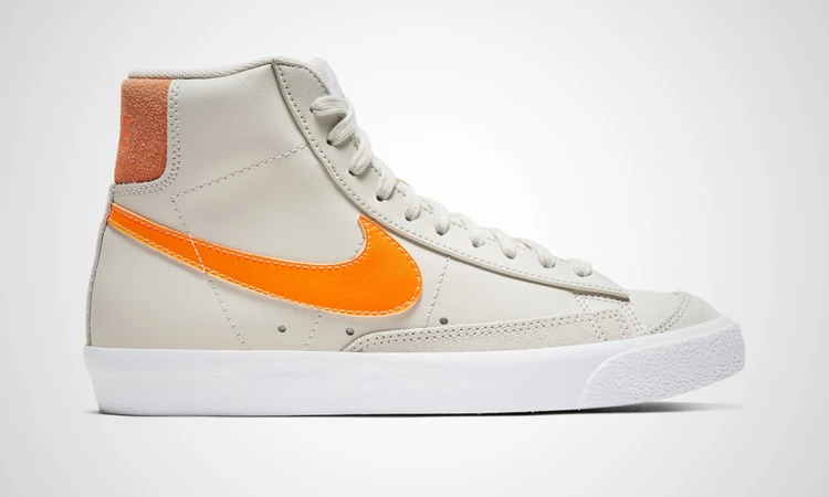 Nike WMNS Blazer Mid 77 Total Orange