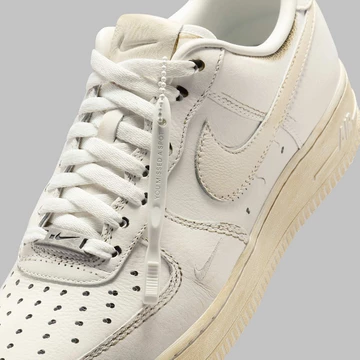 .SWOOSH x Nike Air Force 1 Low Dirty Triple White