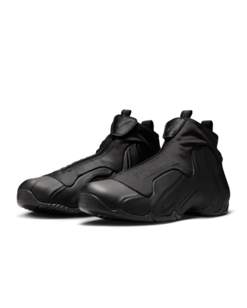Nike Air Flightposite Triple Black Paar schräg seitlich