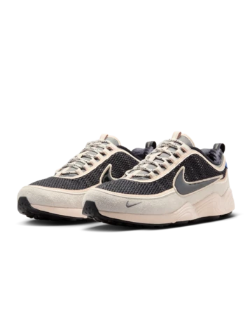 UNDEFEATED x Nike Air Zoom Spiridon Phantom schräg