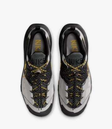 sacai x Nike Zegamadome SP Pack von oben