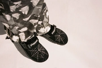 PLEASURES x Reebok Beatnik