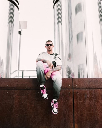 Nike Air Jordan 1 Low Active Fuchsia - on feet