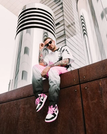 Nike Air Jordan 1 Low Active Fuchsia - on feet