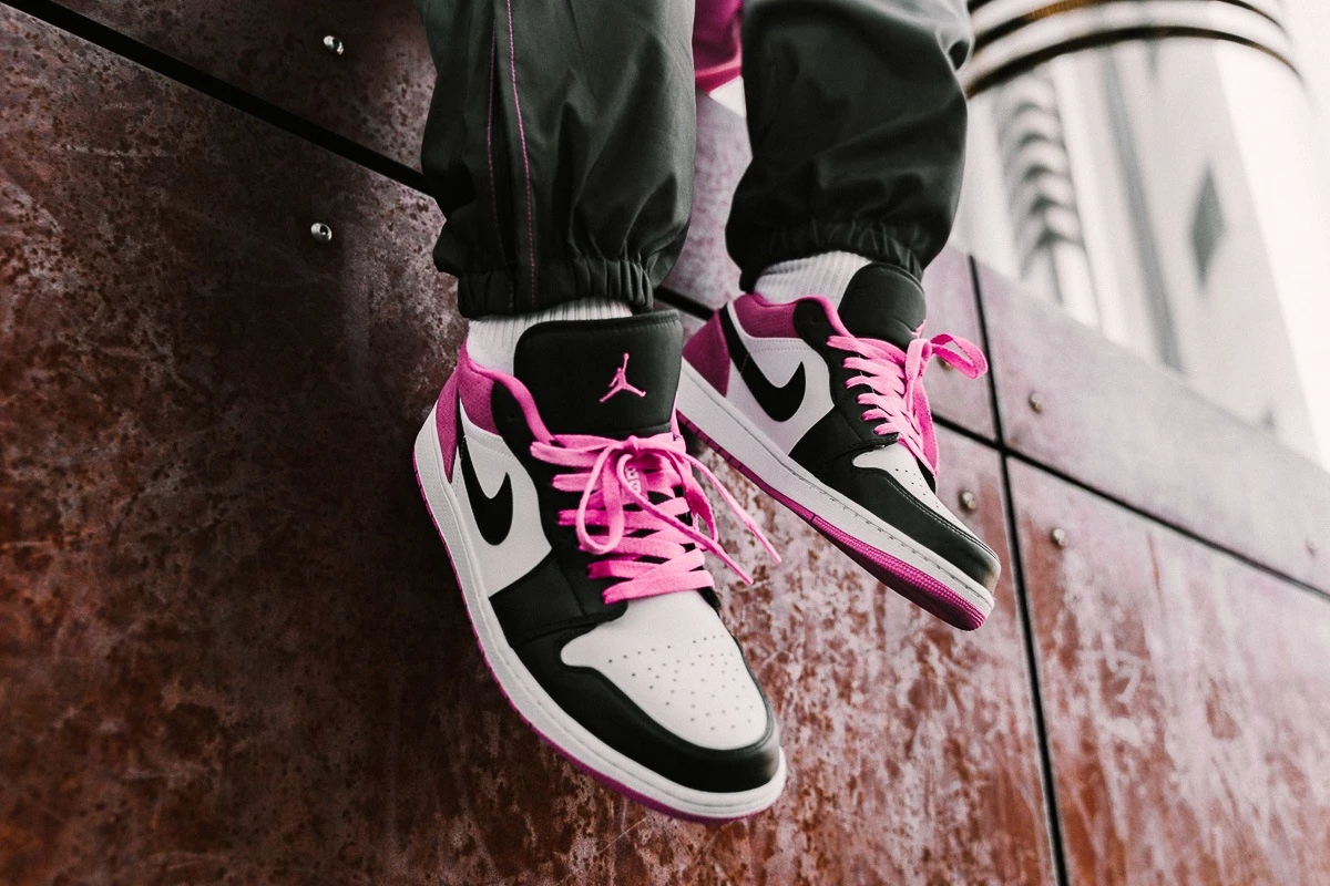 Nike Air Jordan 1 Low Active Fuchsia on feet Dead Stock