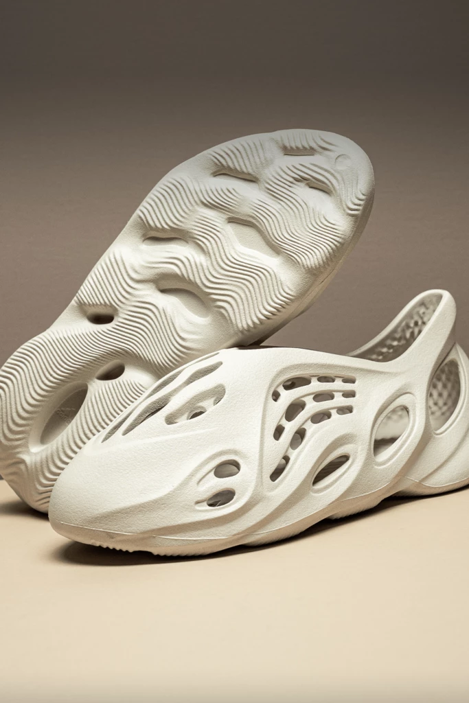 Foot Ararat Yeezy Foam Runners Back Authentic Yeezy Foams Dép