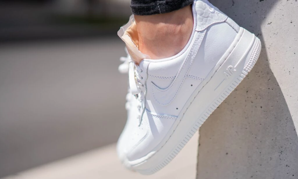 Nike WMNS Air Force 1 LX Bling | Dead Stock