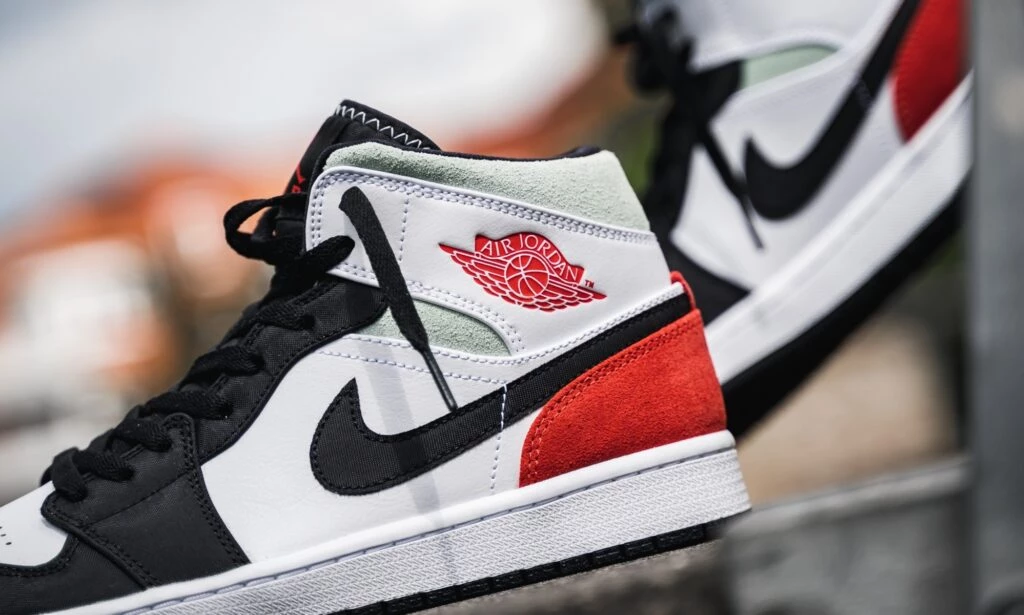 Nike Air Jordan 1 Mid Union Black Toe Dead Stock