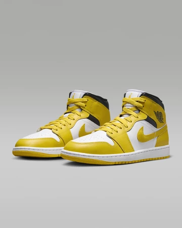 Jordan 1 Mid Vivid Sulfur schräg frontal