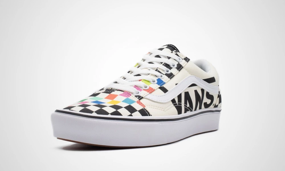 Vans x MoMA UA Comfycush Old Skool Women 7 White Black Vans MoMA x ComfyCush Old Skool  main image 2