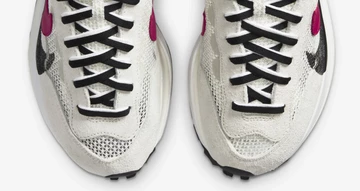 Nike x sacai VaporWaffle Royal Fuchsia
