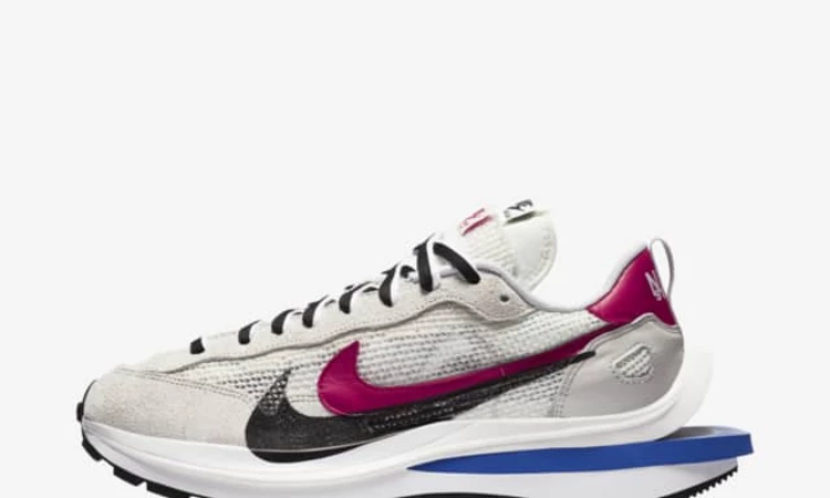 Nike x Sacai VaporWaffle Royal Fuchsia