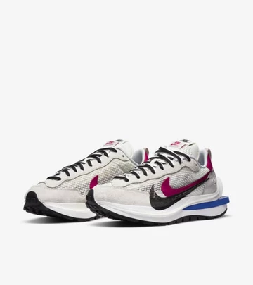 Nike x sacai VaporWaffle Royal Fuchsia