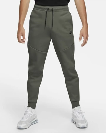 Hoodies und Crewnecks - Neuheiten bei Nike