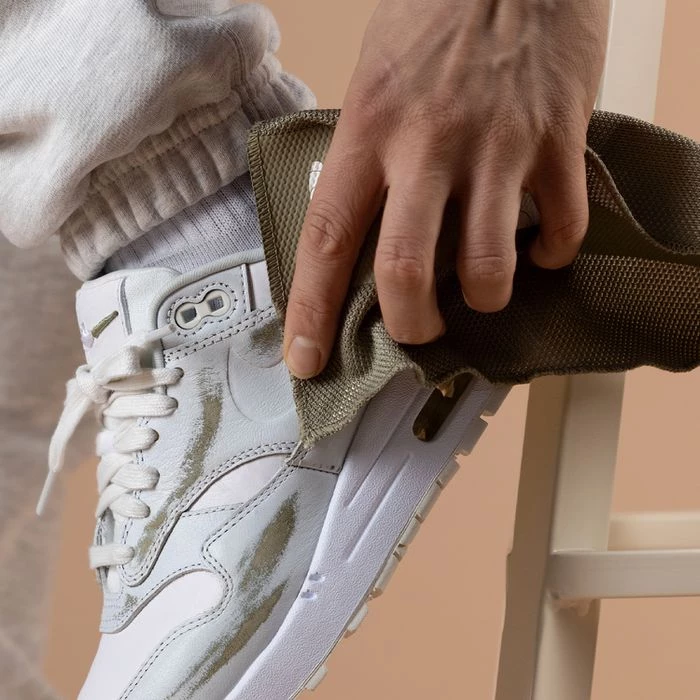 Nike Air Max Yours Asparagus DH5493-100 Dead Stock