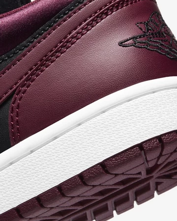 Jordan 1 Low Maroon