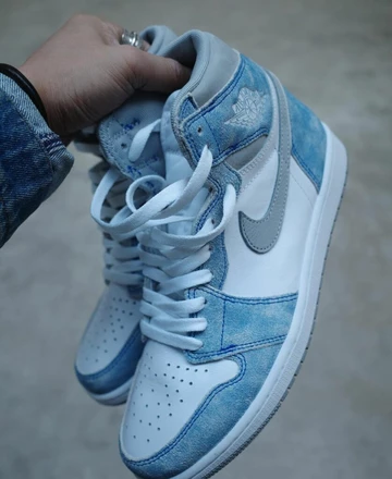 Jordan 1 Hyper Royal High