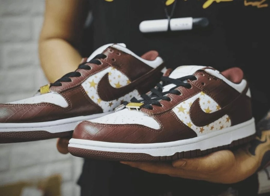 supreme-nike-sb-dunk-low-