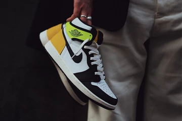 Air Jordan 1 High Volt
