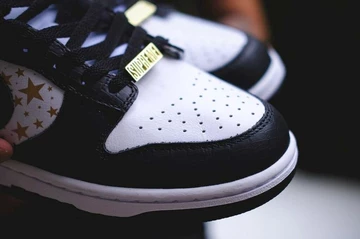Supreme x Nike SB Dunk Low Black/White