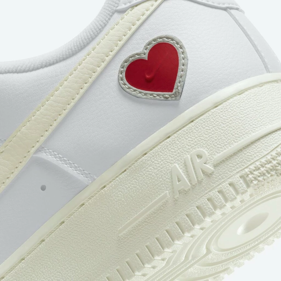 Nike Air Force Valentines Day DD7117-100 Dead Stock