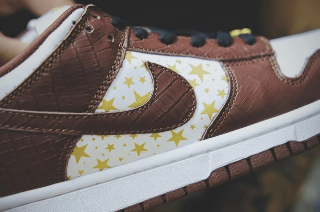Supreme x Nike SB Dunk Low Barkroot Brown DH3228-103 | Dead Stock