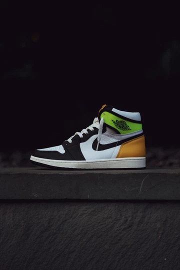 Air Jordan 1 High Volt