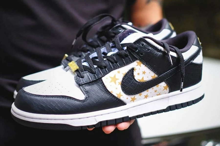 Supreme x Nike SB Dunk Low Black/White DH3228-102 | Dead Stock