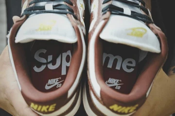 Supreme x Nike SB Dunk Low Barkroot Brown