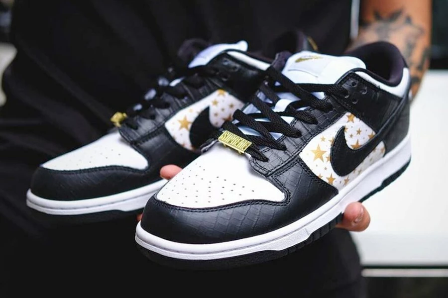 Supreme x Nike SB Dunk Low Black/White DH3228-102 Dead Stock