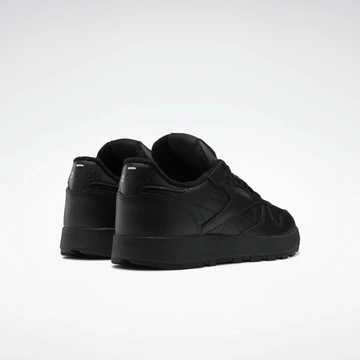 Maison Margiela x Rebook Classic Leather Tabi Black